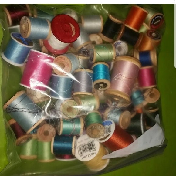 Bag of Thread - Picture 1 of 5